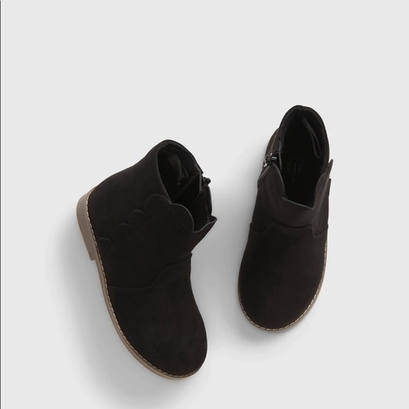 GAP Toddler Suede Ankle Boots size: 6 - Picture 1 of 2